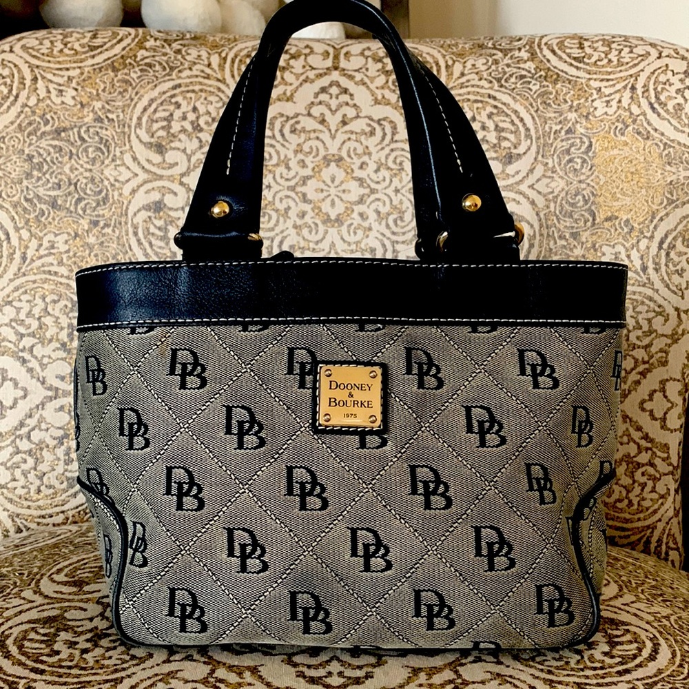 Vintage Dooney & Bourke hand bag
